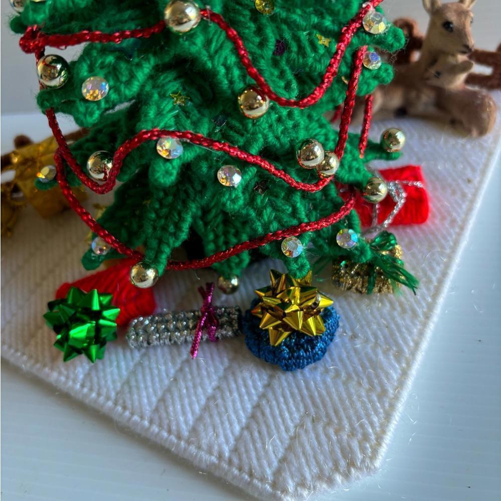 Vintage Needlepoint Christmas Scene Crochet Tree - Picture 3 of 6